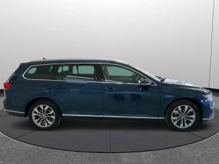 VOLKSWAGEN Passat Variant usata, con Sedile posteriore sdoppiato