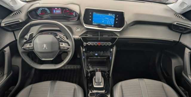 PEUGEOT 2008 usata, con Autoradio