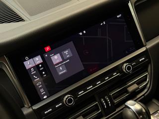 PORSCHE Macan usata, con Park Distance Control