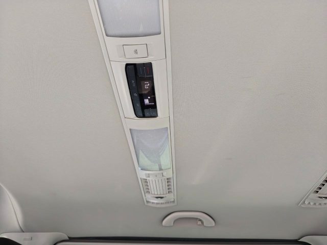 VOLKSWAGEN Caravelle usata 25