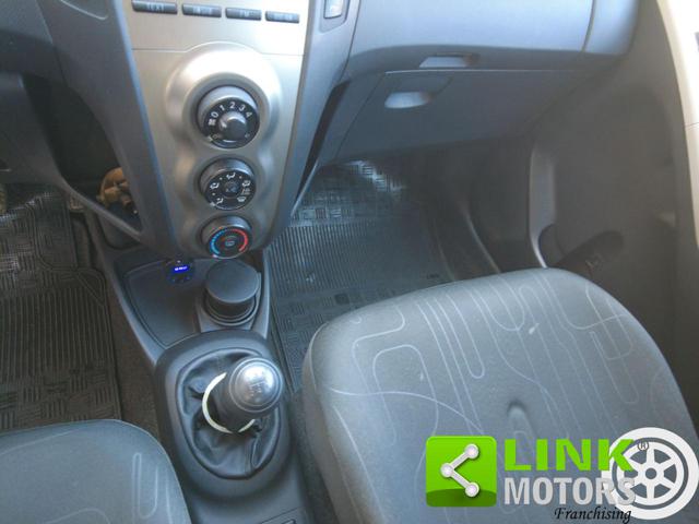 TOYOTA Yaris usata, con Autoradio