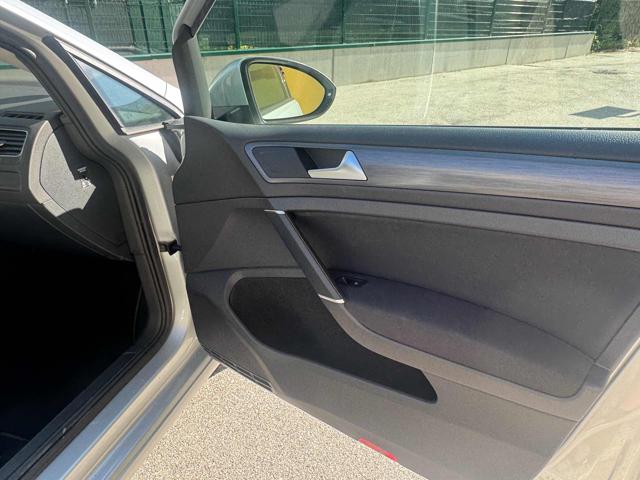 VOLKSWAGEN Golf usata, con Airbag testa
