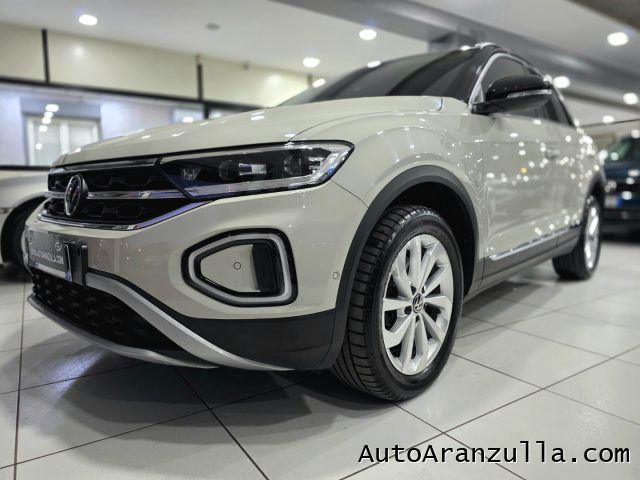 VOLKSWAGEN T-Roc usata, con Leve al volante