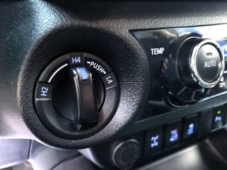 TOYOTA Hilux usata, con Isofix
