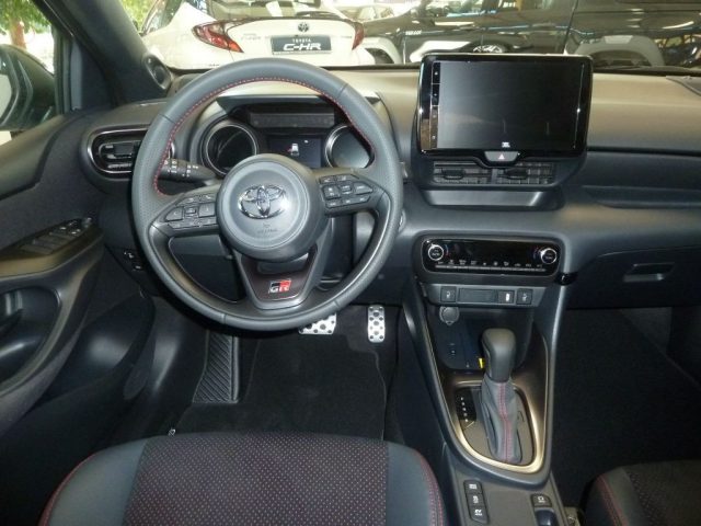 TOYOTA Yaris usata, con Cruise Control