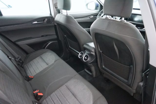 ALFA ROMEO Stelvio usata, con Schermo multifunzione interamente digitale