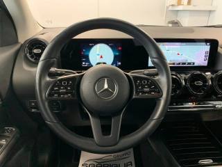 MERCEDES-BENZ GLA 180 usata, con Leve al volante