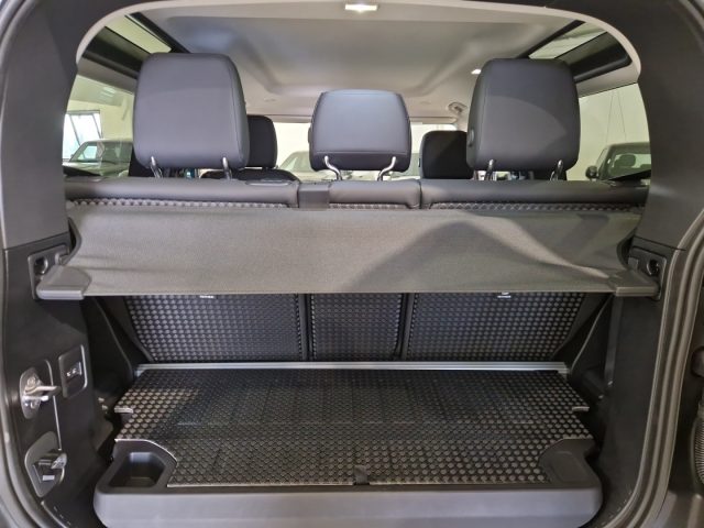 LAND ROVER Defender usata, con USB