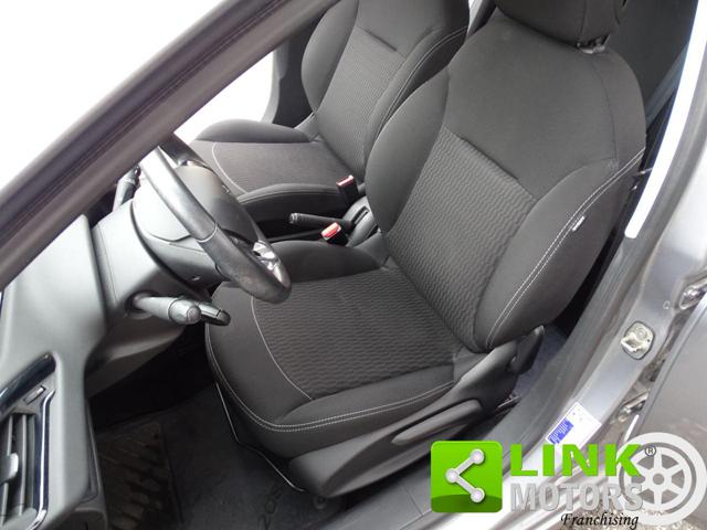 PEUGEOT 208 usata, con USB