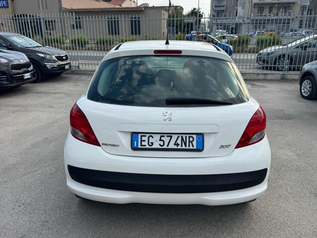 PEUGEOT 207 usata, con Autoradio