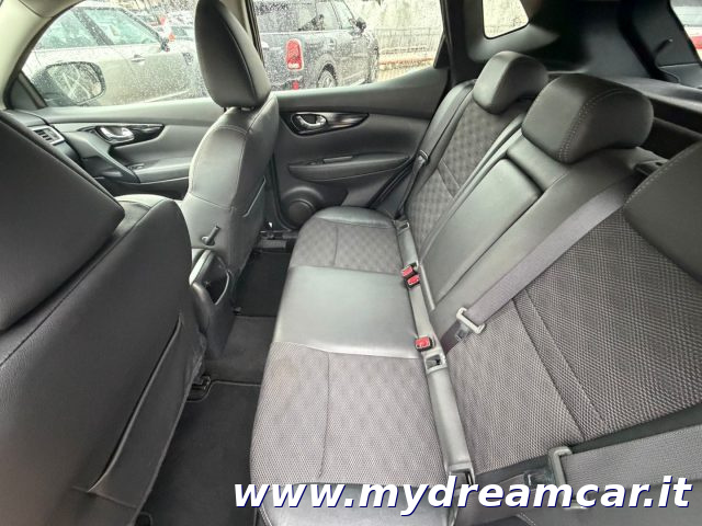 NISSAN Qashqai usata, con Fari LED