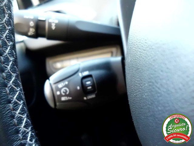PEUGEOT 2008 usata, con Volante multifunzione