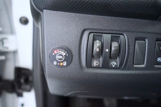RENAULT Clio usata, con Servosterzo