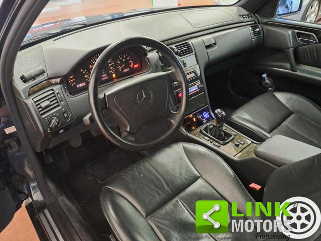 MERCEDES-BENZ E 200 usata 35