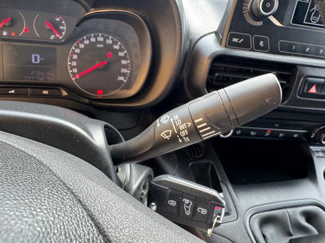 OPEL Combo usata, con Controllo automatico clima