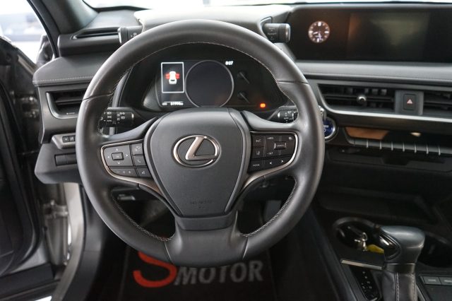LEXUS UX 250h usata, con Sistema di navigazione