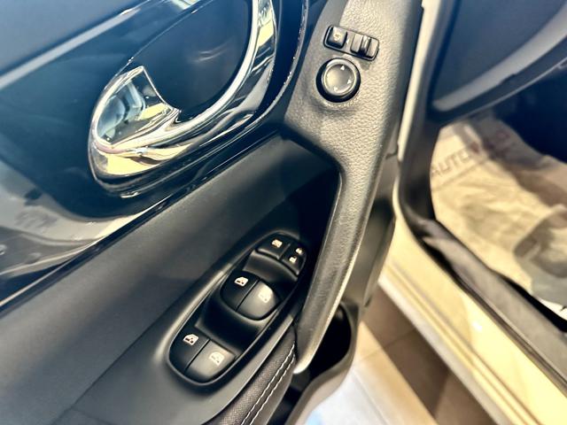 NISSAN Qashqai usata, con USB