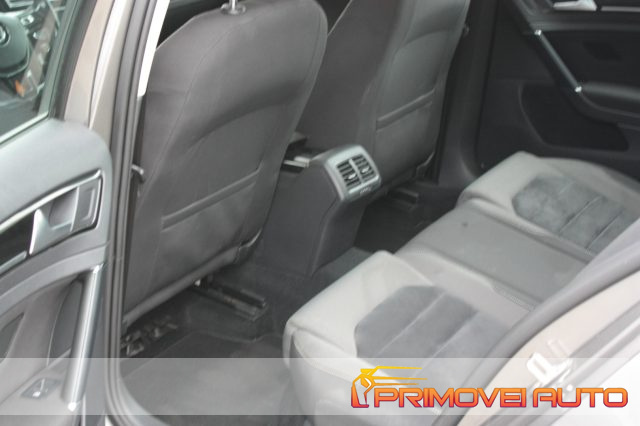 VOLKSWAGEN Golf usata, con USB