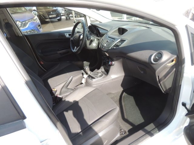 FORD Fiesta usata, con Autoradio