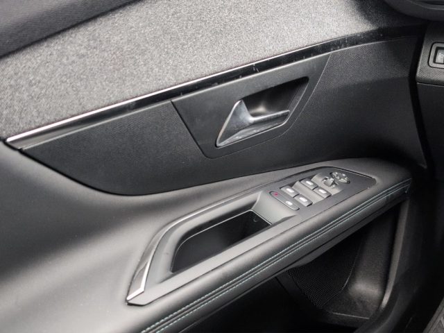 PEUGEOT 3008 usata, con Controllo elettronico della corsia