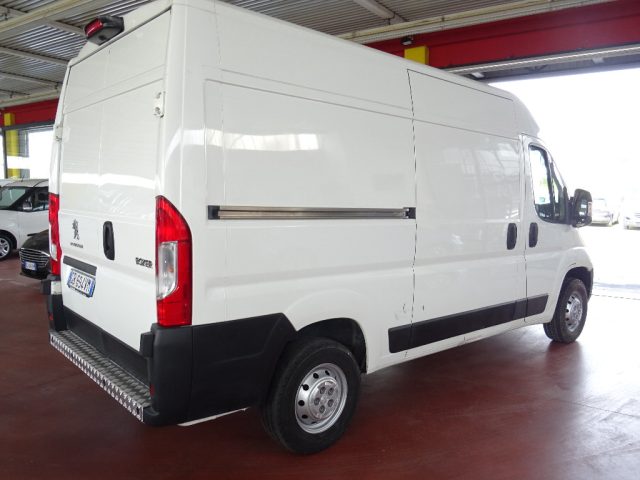 PEUGEOT Boxer usata, con Autoradio