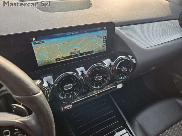 MERCEDES-BENZ GLA 180 usata, con Sistema di navigazione