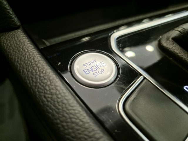 VOLKSWAGEN Passat Variant usata, con Bracciolo