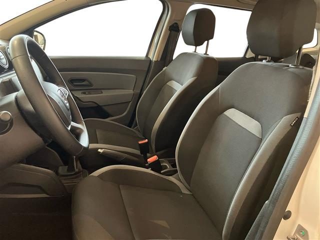 DACIA Duster usata 9