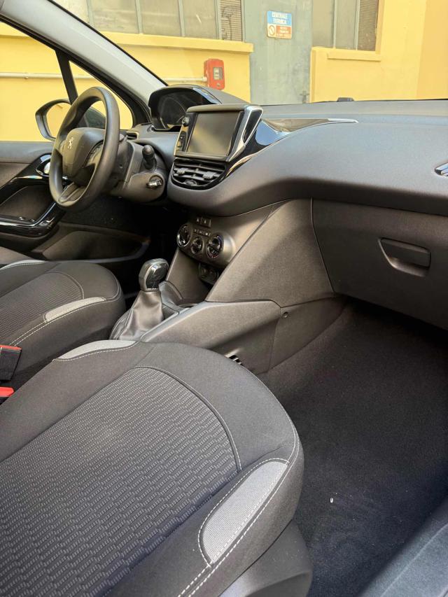 PEUGEOT 208 usata, con Sedile posteriore sdoppiato