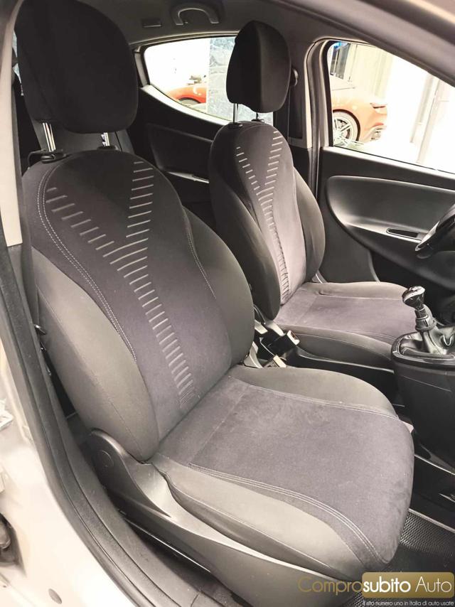 LANCIA Ypsilon usata, con ESP