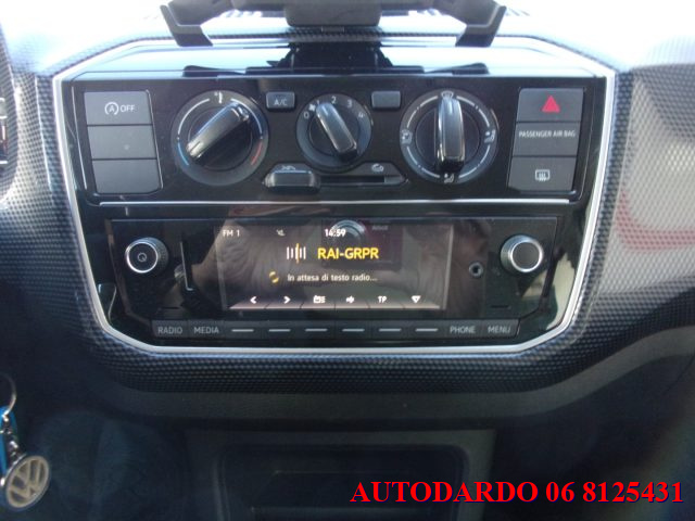 VOLKSWAGEN up! usata 21