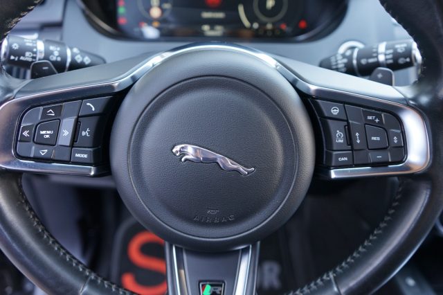JAGUAR E-Pace usata 37