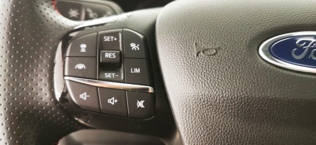FORD Kuga usata, con Volante riscaldabile