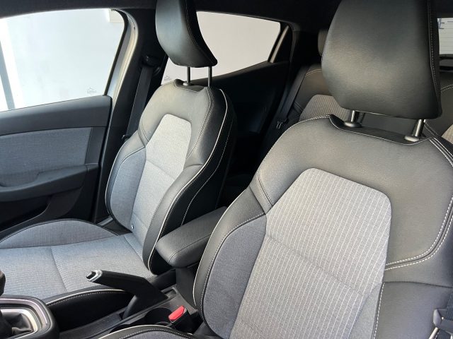 RENAULT Clio usata, con Sistema di navigazione