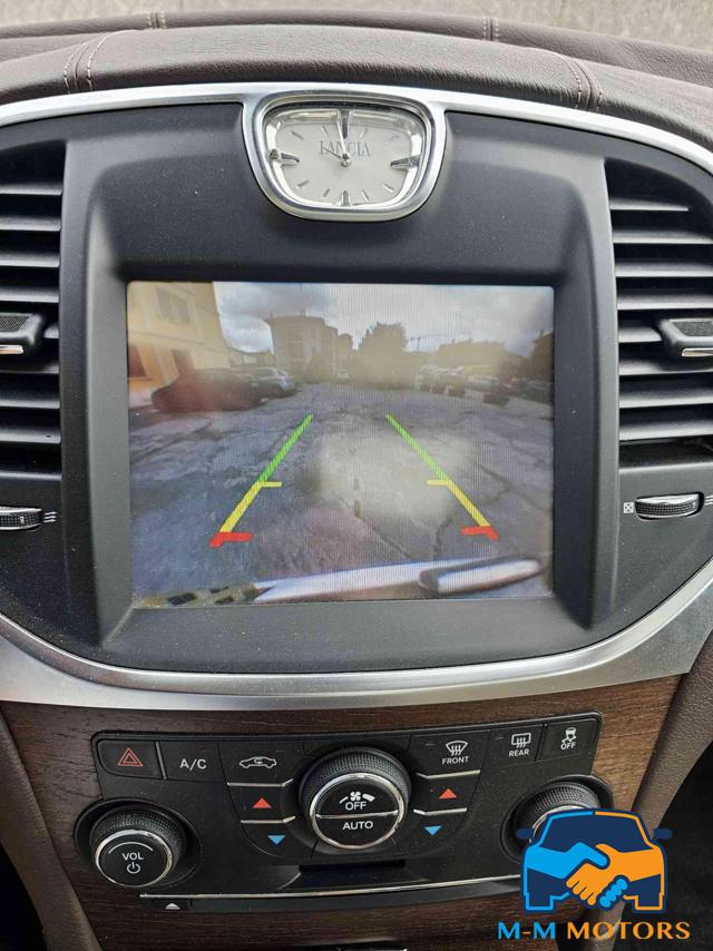 LANCIA Thema usata, con Touch screen