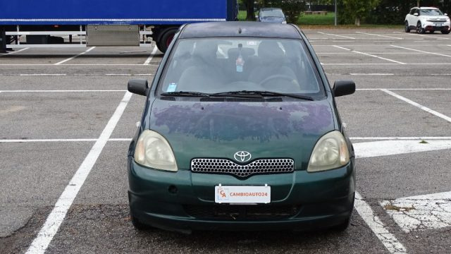 TOYOTA Yaris usata, con USB