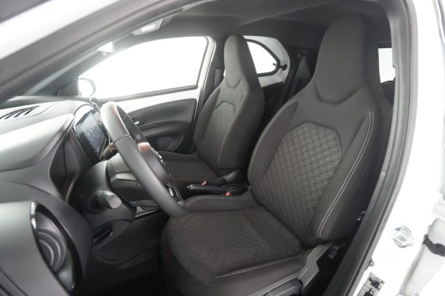 TOYOTA Aygo X usata 8