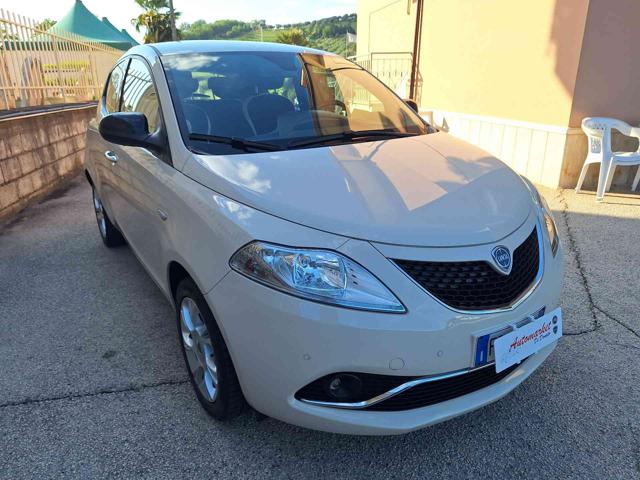 LANCIA Ypsilon usata, con Autoradio
