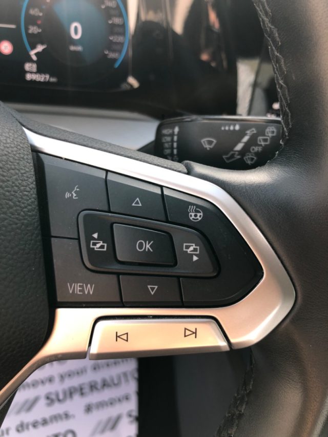 VOLKSWAGEN Golf Variant usata, con USB