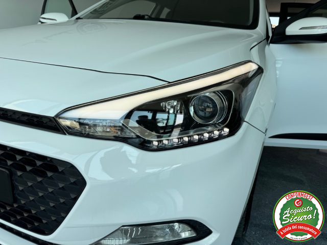 HYUNDAI i20 usata, con Volante in pelle