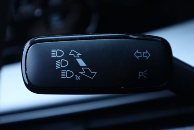 VOLKSWAGEN Golf usata, con USB