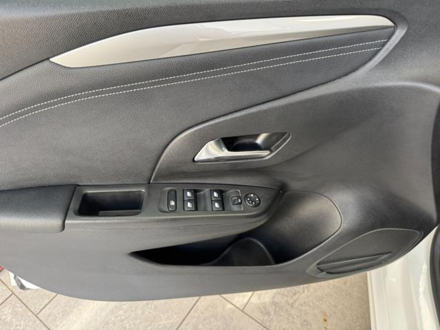 OPEL Corsa usata, con USB