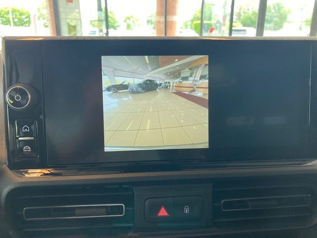 TOYOTA Proace City usata, con Autoradio digitale