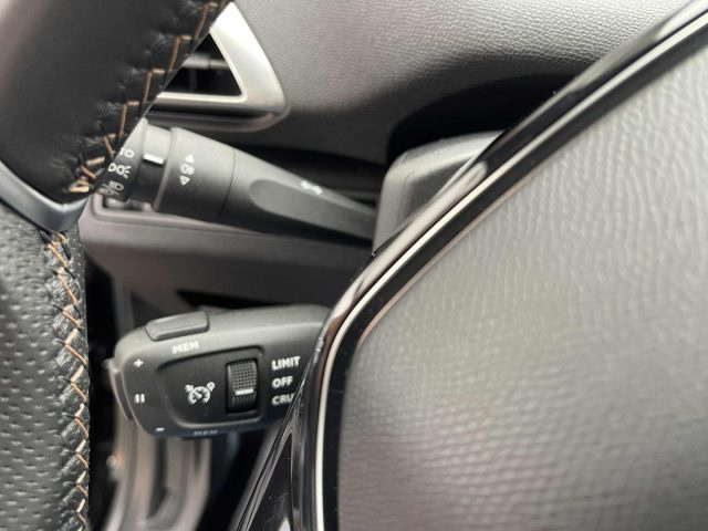 PEUGEOT 5008 usata, con Autoradio digitale
