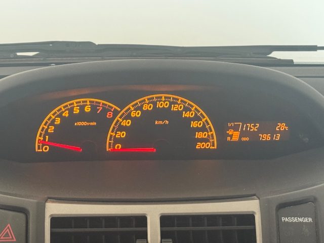TOYOTA Yaris usata 11