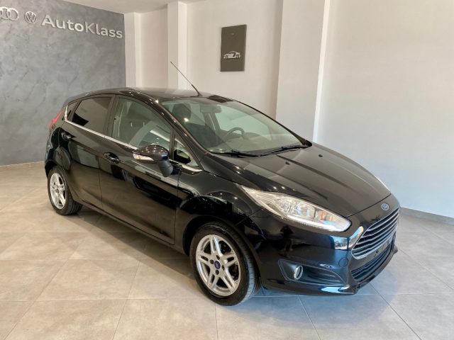 FORD Fiesta usata, con Autoradio