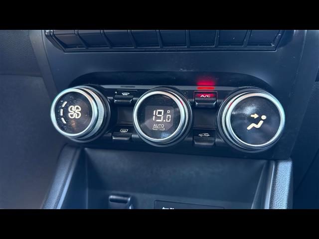 RENAULT Captur usata, con Volante in pelle
