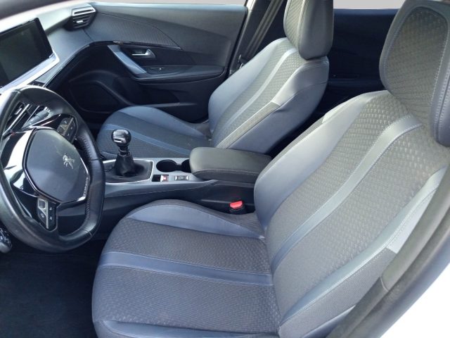 PEUGEOT 2008 usata, con Sensori di parcheggio posteriori