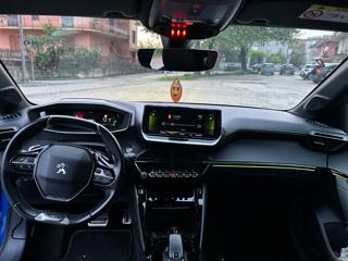 PEUGEOT 208 usata, con Sedile posteriore sdoppiato