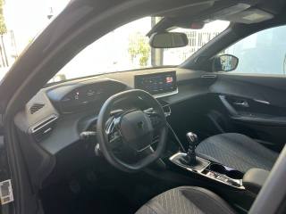 PEUGEOT 2008 usata, con Sistema di navigazione